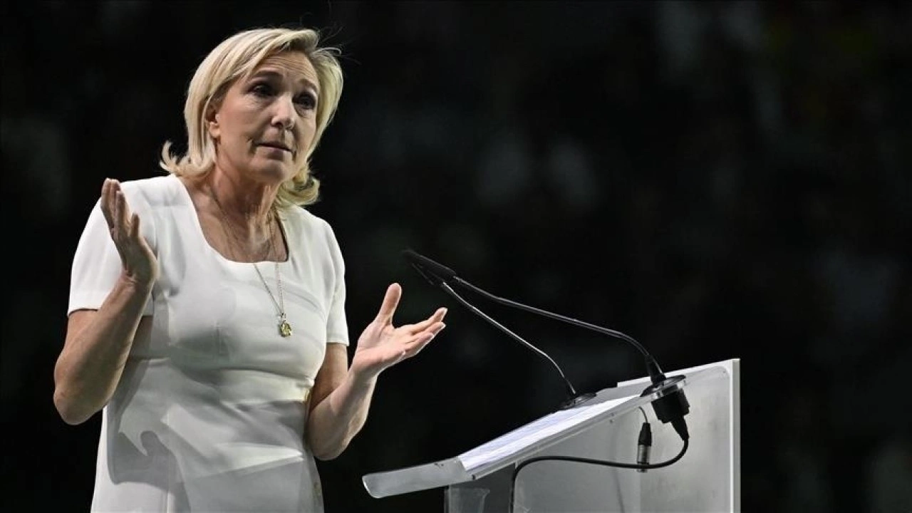Fransız aşırı sağcı siyasetçi Le Pen'in AP'deki siyasi grubunun yolsuzluğa karıştığı iddia