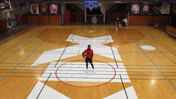 Fransız basketbolcu Sylla, resmi müsabakalara başörtüsüyle katılabilmek istiyor