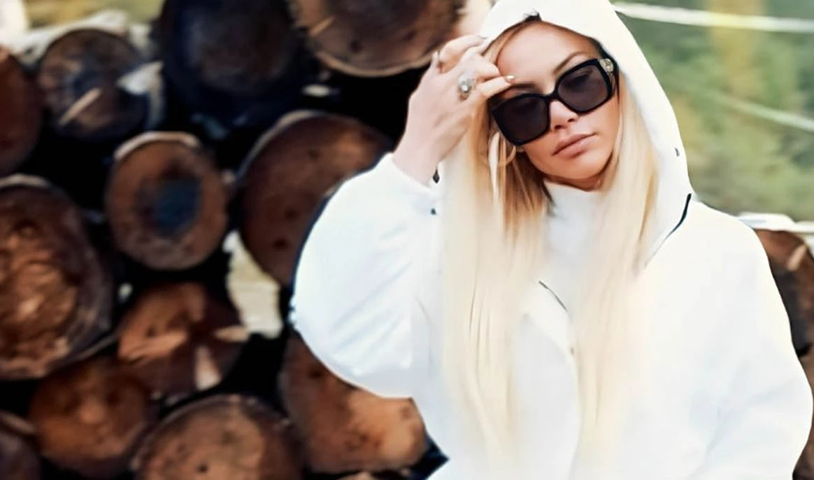 Fulya Ünal: Sahnede Güllü’yü yaşatıyorum -Selçuk Aka, magazin dünyasından yazdı-