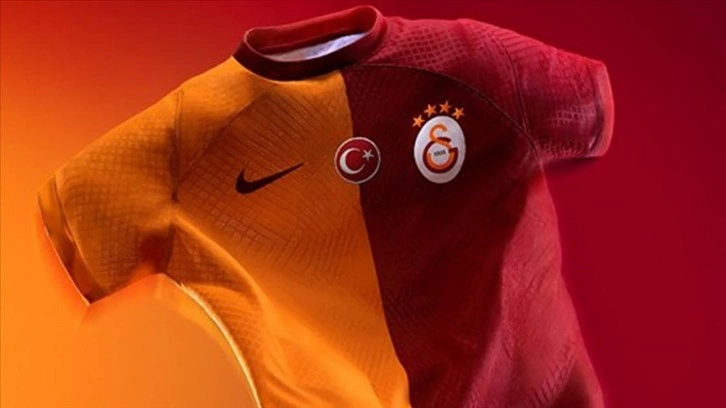 Galatasaray Futbol Takımı'nın yeni sezonda giyeceği iç saha forması tanıtıldı