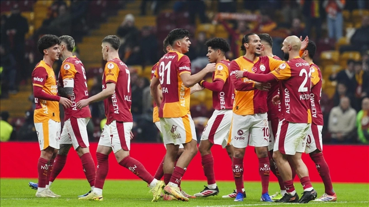Galatasaray sahasında RAMS Başakşehir'i mağlup etti