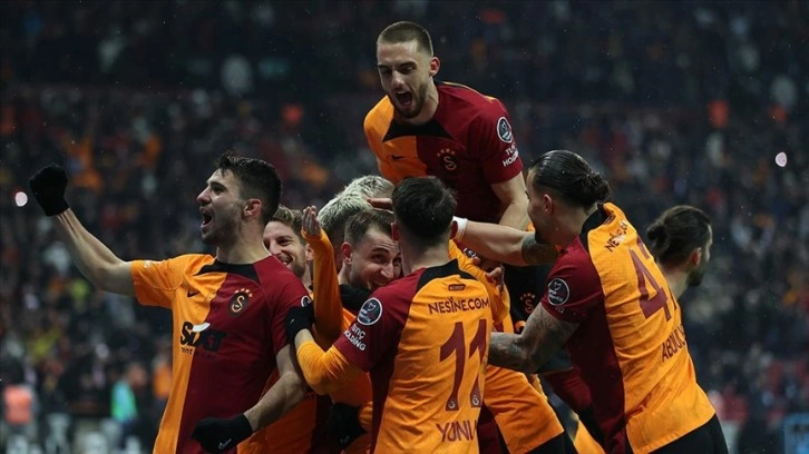 Galatasaray sahasında Trabzonspor’u 2-1 yendi