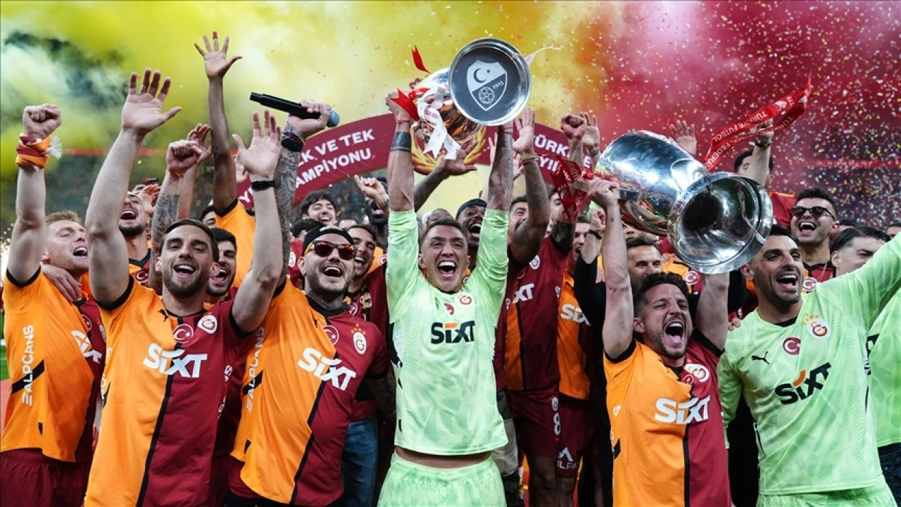 Galatasaray, sezonu çifte kupa mutluluğuyla kapattı