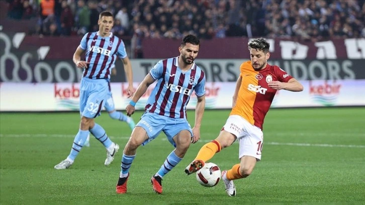 Galatasaray, Trabzon'da zirveyle puan farkını kapadı