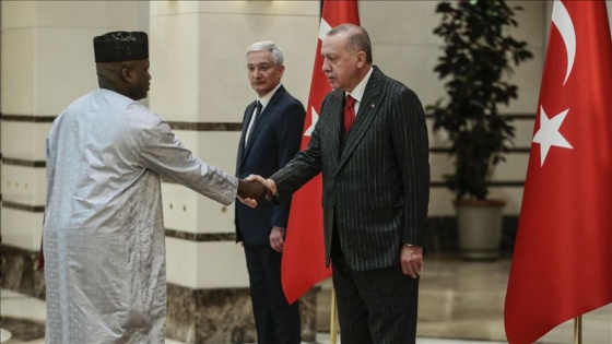Gambiya Büyükelçisi Kinteh, Erdoğan'a güven mektubu sundu