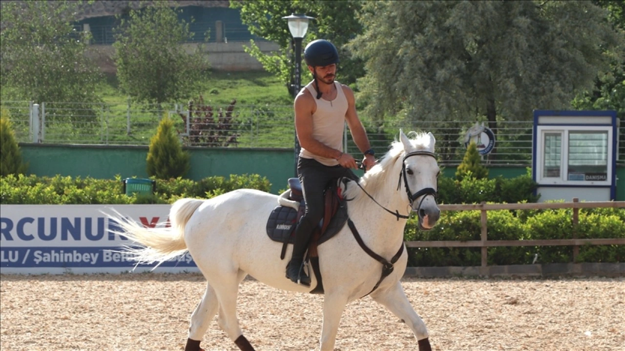 Gaziantep'te hobi olarak biniciliğe başlayan doktor lisanslı sporcu oldu