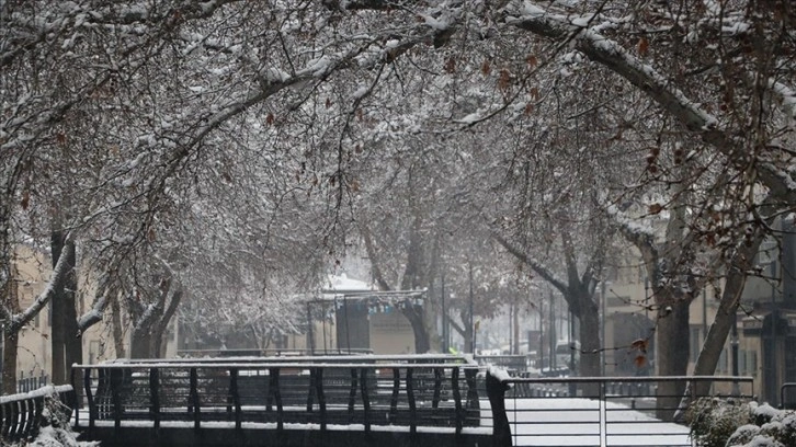 Gaziantep ve çevre illerinde kar yağışı etkisini sürdürüyor