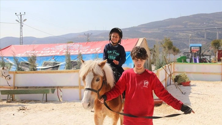 Gaziantep'te çocuklar atlı terapiyle depremin travmatik etkisinden uzaklaşıyor