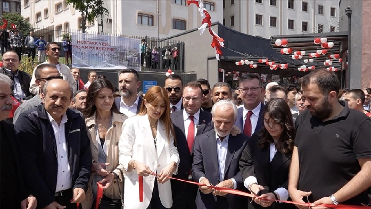 Gaziosmanpaşa'da Mustafa Yeşil Yaşam Merkezi hizmete açıldı