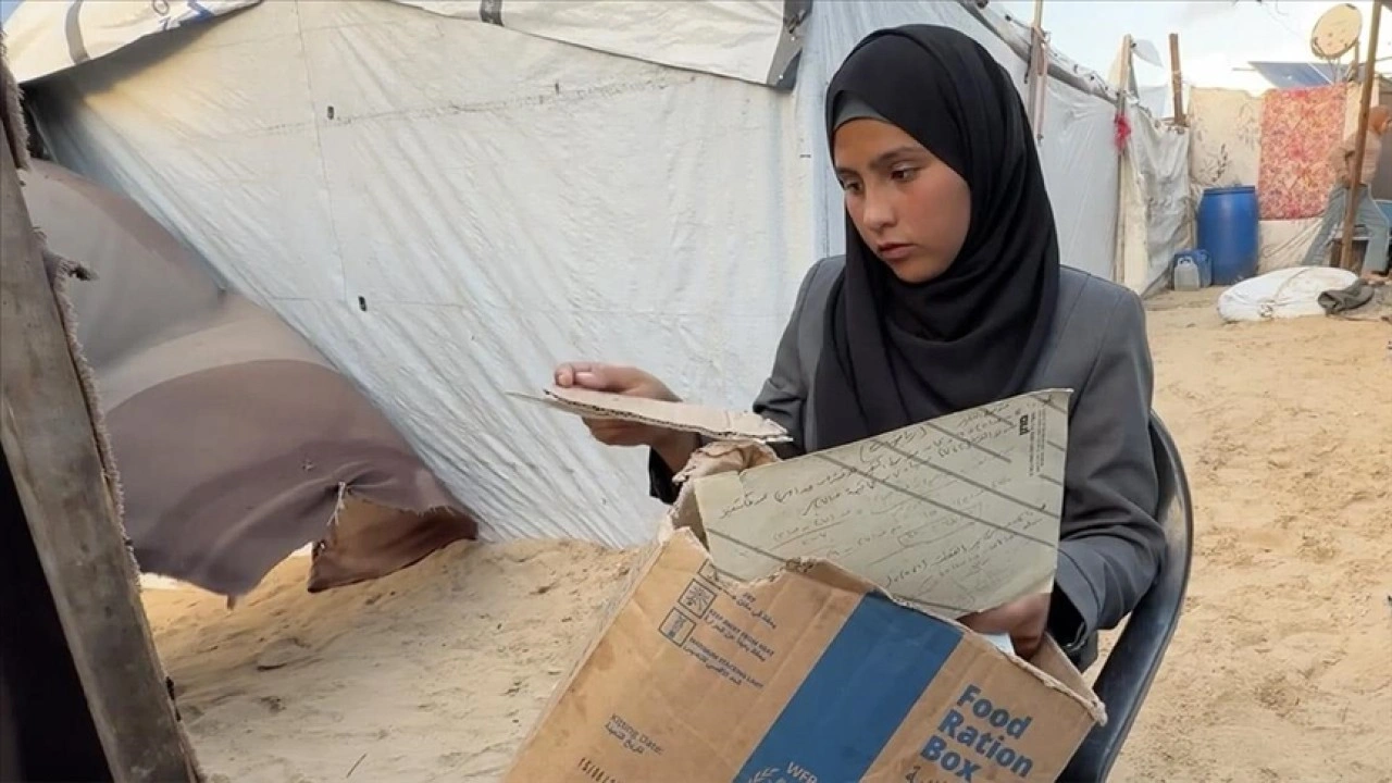 Gazze'de lise bitirme sınavından 97,9 alan Beraa: Biz çok güçlü ve mücadeleci bir halkız