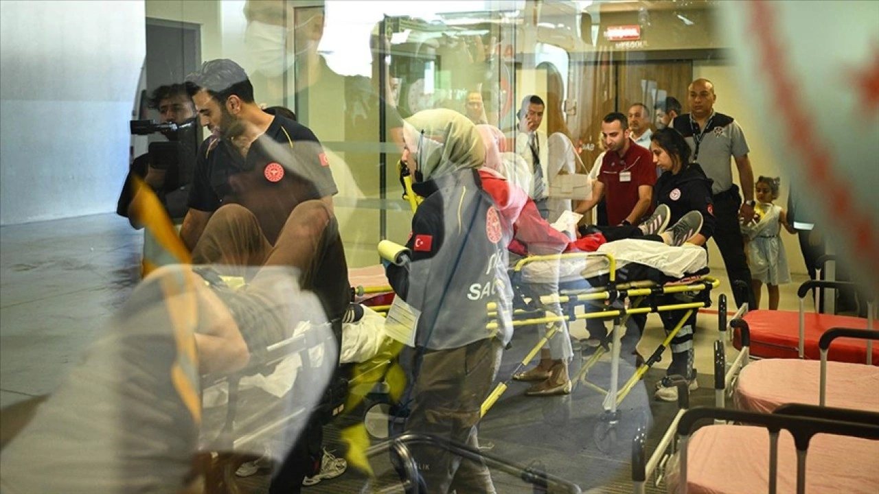 Gazze'den tedavi için Türkiye'ye 4 yaralı getirildi