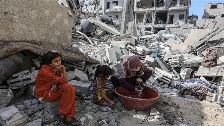 Gazze Şeridi'nde İsrail bombardımanından kurtulanların hayatını susuzluk tehdit ediyor