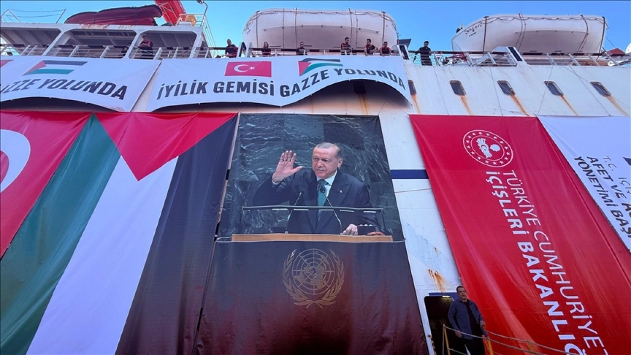 Gazze'ye ulaştırılacak insani yardım malzemeleri "İyilik Gemisi"ne yüklendi