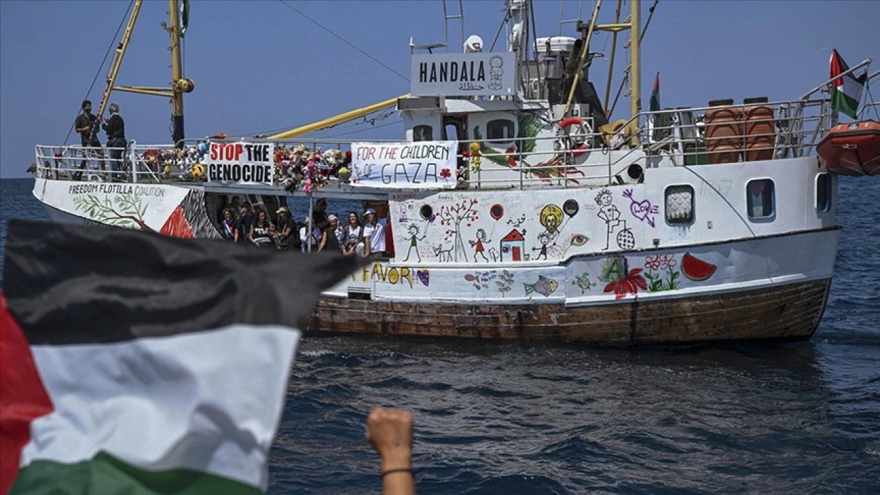 Gazze'ye yardım için yola çıkan Hanzala gemisi kritik noktaya yaklaşıyor