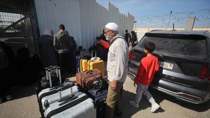 Gazze'de mahsur kalan yabancıların sınır kapısındaki bekleyişi sürüyor