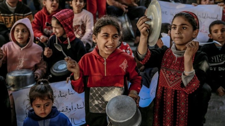 Gazze'de savaşın yorduğu çocuklar saldırıların bitmesini ve okullarına dönmeyi ümit ediyor