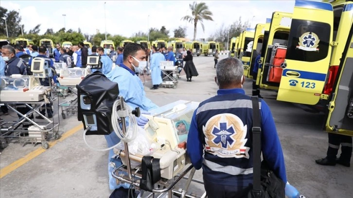 Gazze'den Mısır'a 6 binden fazla yabancı uyruklu ile 236 Filistinli yaralı geçti