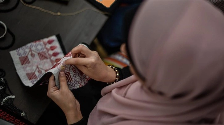 Gazzeli girişimci kadınlar geri dönüşüm projesiyle tekstil atıklarından yeni ürünler elde ediyor