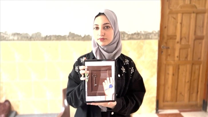 Gazzeli ressam: Hayatımız gibi çizdiğim resimler de griye döndü
