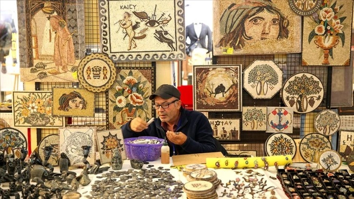 Geleneksel Türk el sanatlarını tanıtmak için kentleri geziyorlar