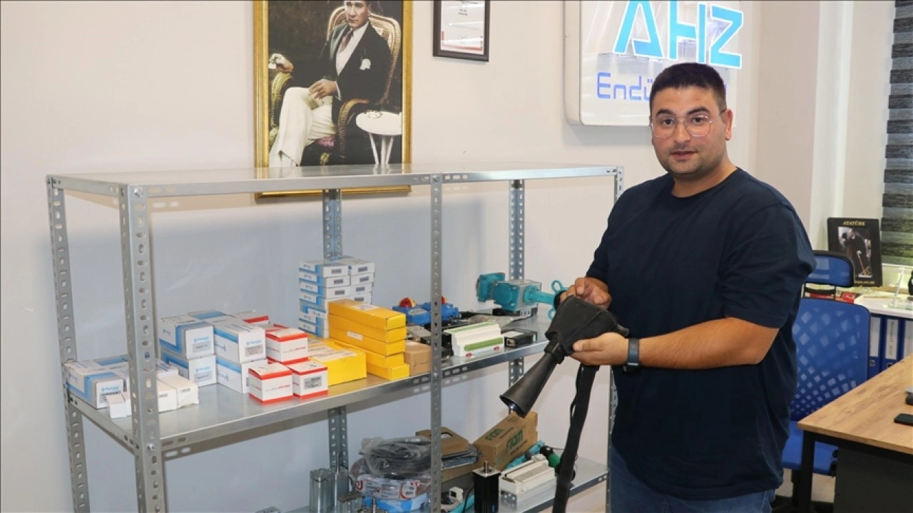 Genç girişimci porselen sektörüne yönelik makineleri Kütahya'da yerli imkanlarla imal ediyor