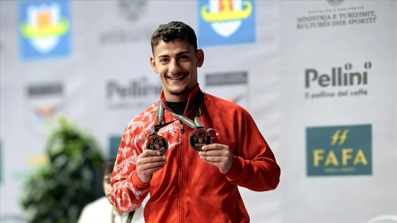 Genç milli halterci Engin Kara, Avrupa Şampiyonası'nda 2 bronz madalya kazandı