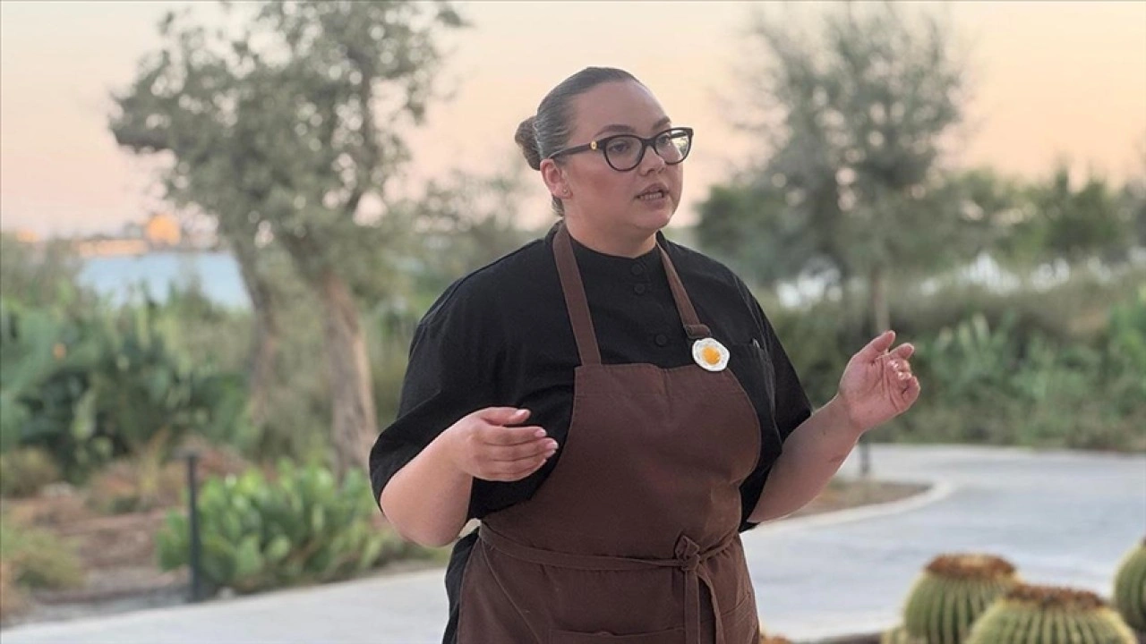Genç Rus mutfak şefi, Moskova'daki restoranında Ege mutfağını da tanıtıyor