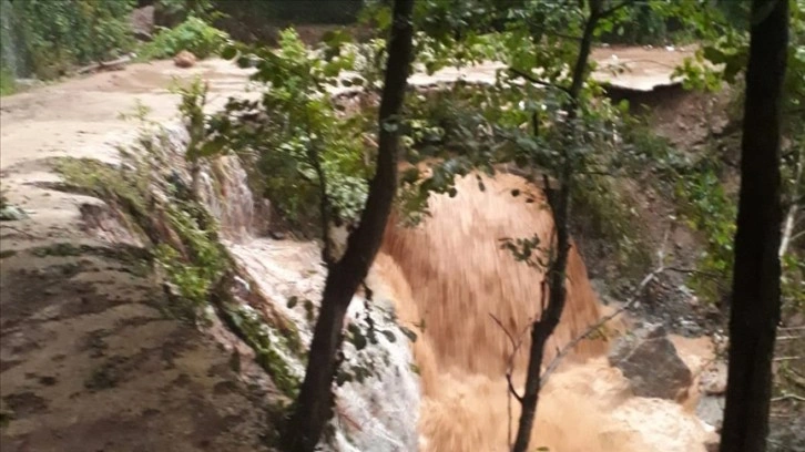 Giresun'da sağanak heyelan ve su taşkınlarına yol açtı