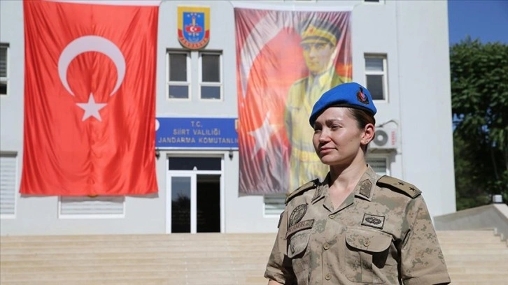 Gizem Üsteğmen, 23 Nisan'da hayalini kurduğu üniformayla görevini severek yapıyor