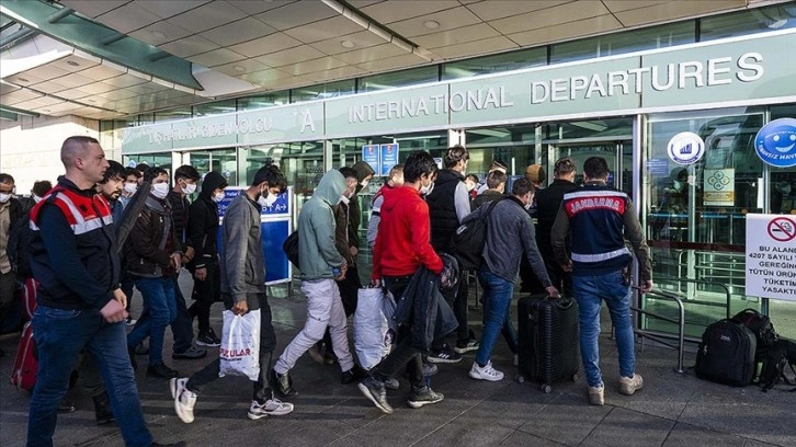 Göç İdaresi Başkanlığı, geçen ay 10 bin 520 düzensiz göçmenin sınır dışı edildiğini bildirdi