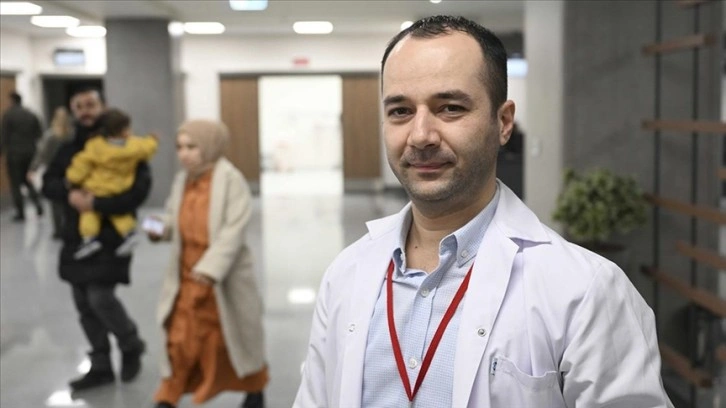 Gönüllü doktor ve hastasının deprem bölgesinde duygulandıran buluşması