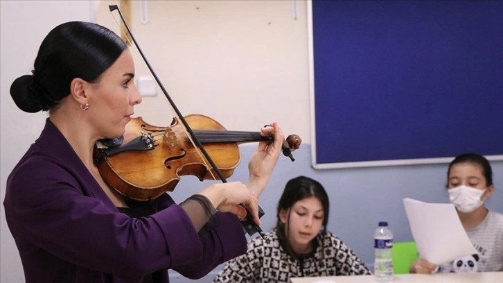 Gönüllü müzisyenler kırsal mahallelerdeki çocuklar için yetenek keşfine çıktı