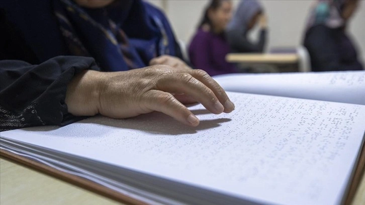 Görme engelli kursiyerler, Braille alfabesiyle Kur'an-ı Kerim'i hatmetti