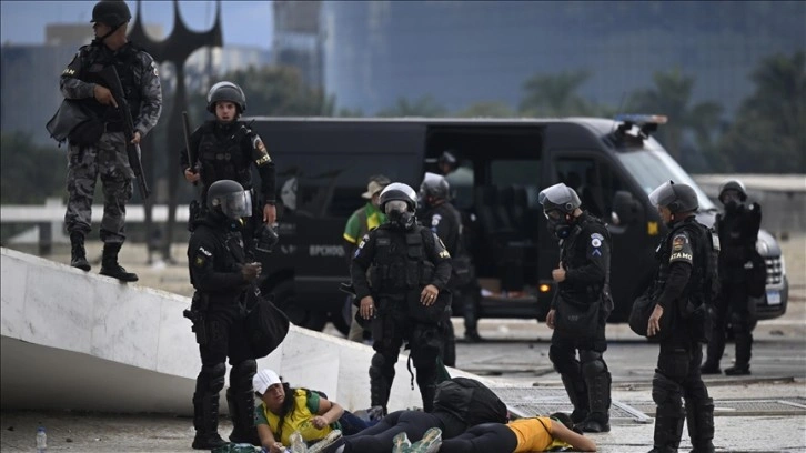 Göstericilerin Kongre ve Devlet Başkanlığını bastığı Brezilya'daki olaylar kontrol altına alındı
