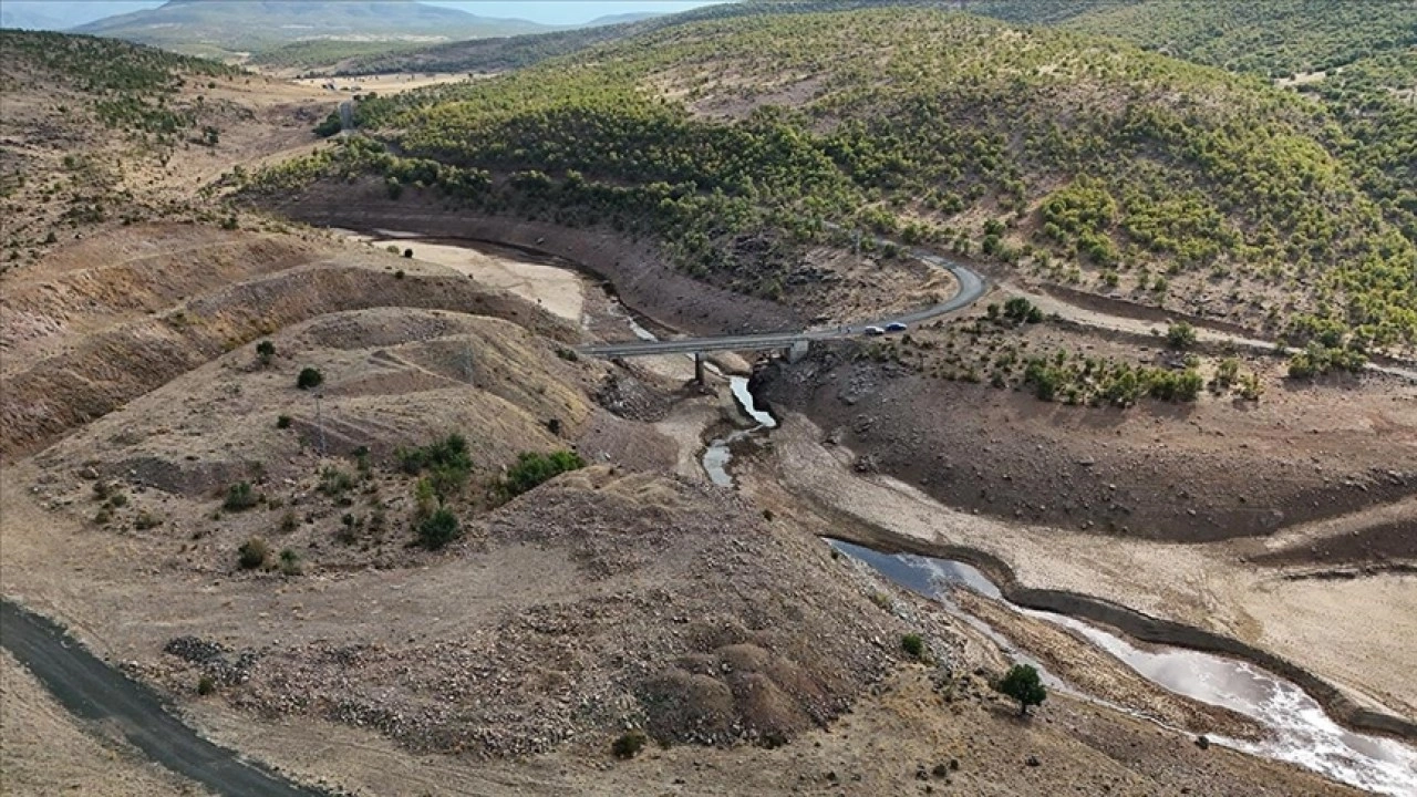 Gülbahar Baraj Gölü'nde doluluk oranı 4,5 ayda yüzde 86'dan yüzde 4'e düştü