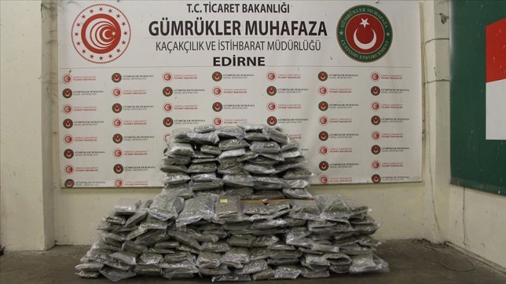 Gümrük muhafaza ekipleri nisanda 72 operasyonla 445 kilogram uyuşturucu yakaladı