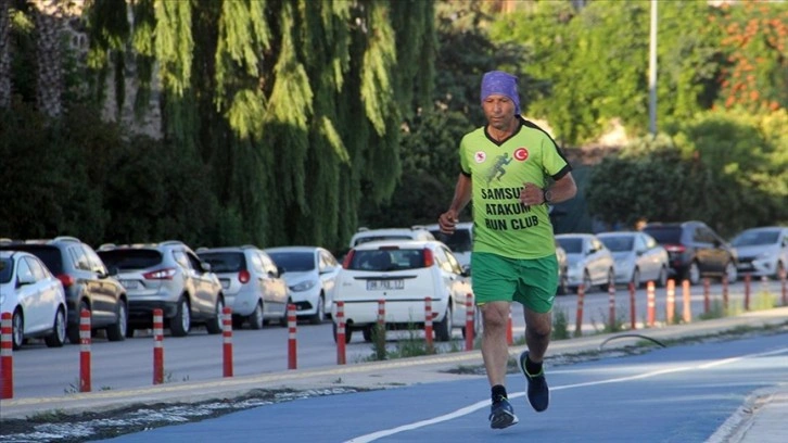 Gündüz balık ağı örüyor akşam maratona hazırlanıyor