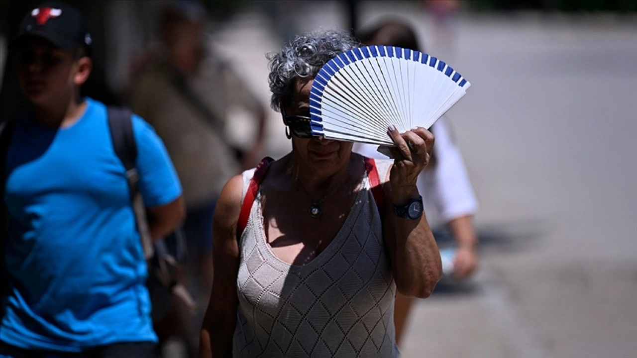 Güneşe uzun süreli maruz kalmak fotoyaşlanmayı tetikliyor