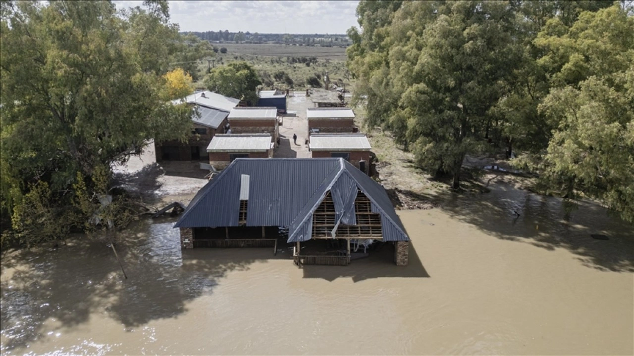 G&uuml;ney Afrika'nın Durban kentinde sel nedeniyle 4 kişi hayatını kaybetti
