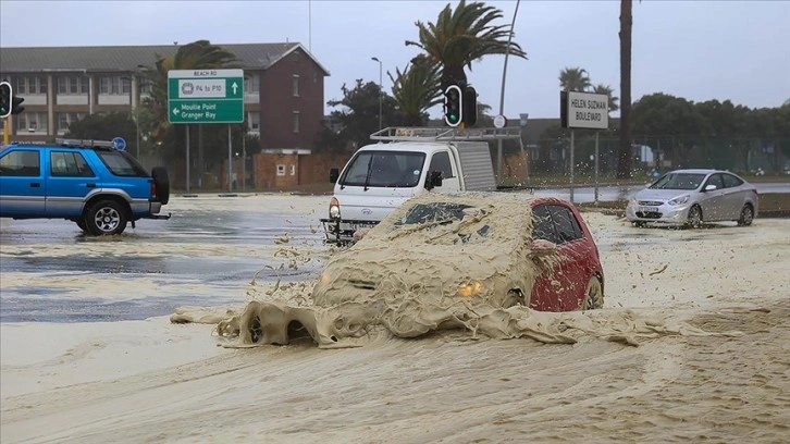 Güney Afrika'nın doğusundaki şiddetli fırtınalar son 4 haftada 24 can aldı