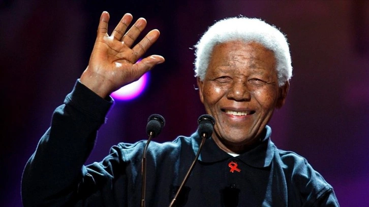 Güney Afrika'yı özgürlüğe taşıyan lider Mandela, doğumunun 105. yılında anılıyor
