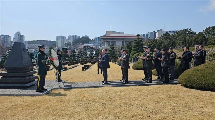 Güney Kore'de 18 Mart Şehitleri Anma Günü dolayısıyla tören düzenlendi