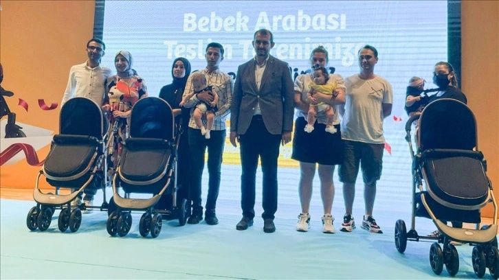 Güngören Belediyesi 288 aileye bebek arabası dağıttı