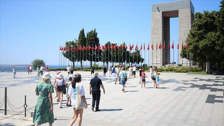 Gurbetçiler ve tatilciler rotalarında en özel yeri Çanakkale kahramanlarına ayırıyor