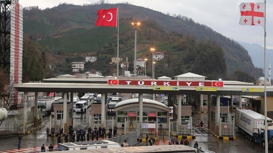 Gürcistan'da tutuklu eşinin Türkiye'ye getirilmesini istiyor