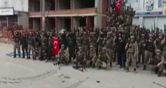 Güvenlik güçleri Cizre'yi ‘komando marşı’ ile inletti