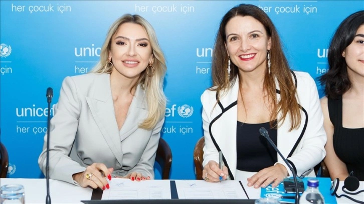 Şarkıcı Hadise, UNICEF Türkiye'nin çocuk koruma programlarının sözcülüğüne atandı