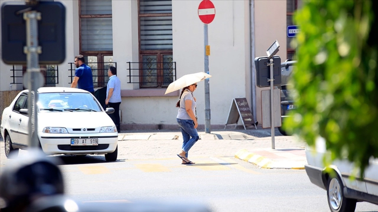 Hafta sonu Ege'deki bazı ilçelerde mayıs ayı sıcaklık rekoru bekleniyor