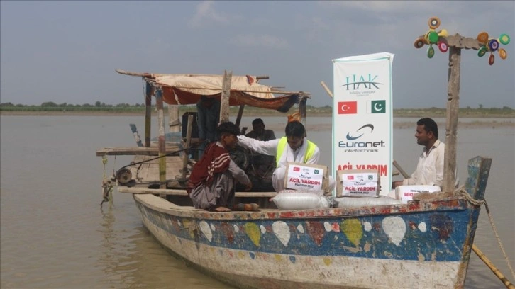 Hak İnsani Yardım Derneğinden selin etkilediği Pakistan’a yardım