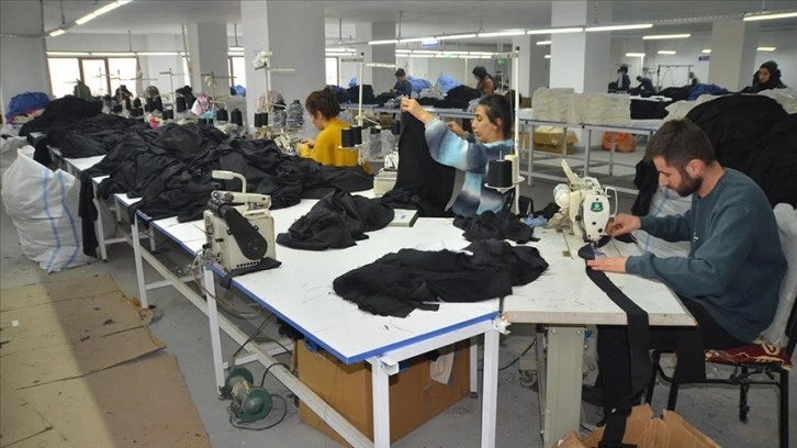 Hakkarili girişimci Yüksekova'dan yurt dışına tekstil ürünleri gönderiyor